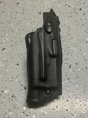 Safariland 6360-832 Glock 17/22 ALS/SLS Lvl 3 STX Duty Holster w/ Light - RH - Image 1 of 4