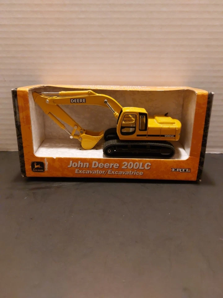 Excavadora John Deere 200LC escala 1/50 ERTL 2000 modelo fundido a presión #5260 de 2001 Foto 1 de 4