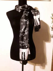 NUEVO 13" X 58" blanco y negro MÚSICA/PIANO bufanda temática - Imagen 1 de 4