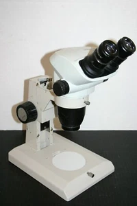 Olympus SZ-61 Microscopio stereozoom 7-45X su supporto scrivania Nikon - Ottima immagine - Foto 1 di 7