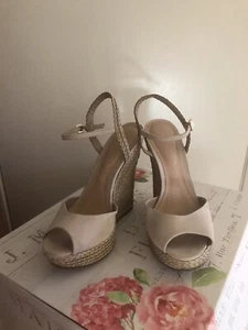 Aldo Damen-Sandalen mit nackter Peep Toe Shizuko mit Knöchelriemen und Keilabsatz, Größe 9. Wildleder - Bild 1 von 4