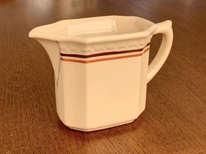 Jarra crema beige dos rayas Econo-Rim Syracuse China Restaurant Ware - Imagen 1 de 8