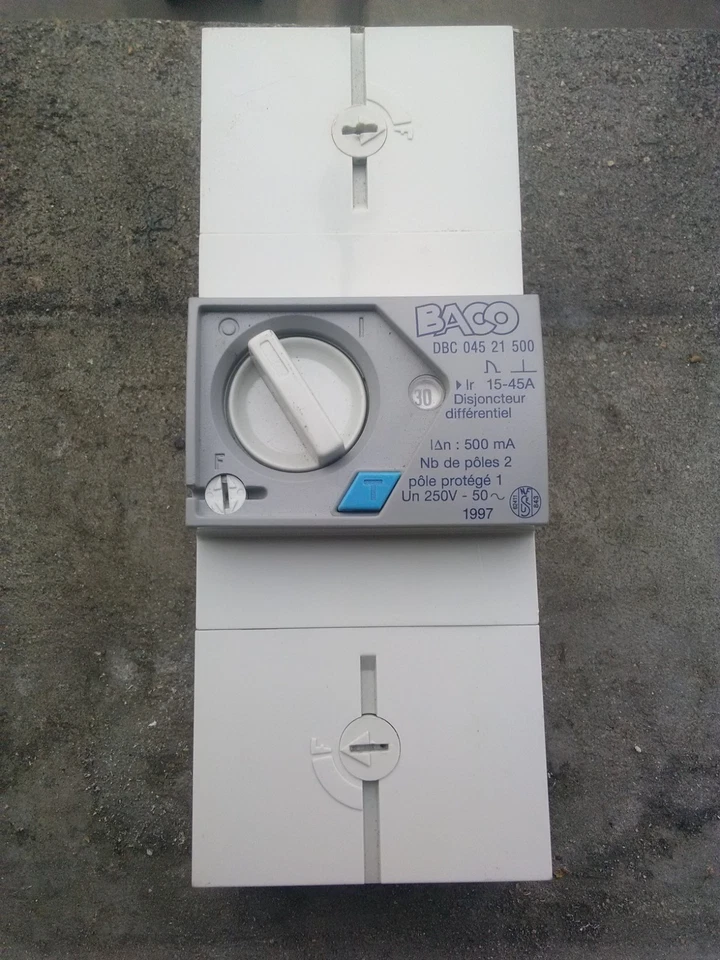 Disjoncteur de branchement 2  poles différentiel BACO 500mA  30/60A - Photo 1/2