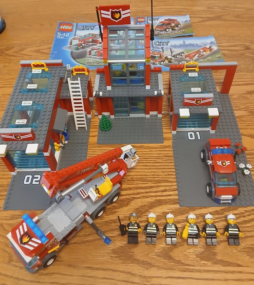 Lego City 7945 Estación de Bomberos 100% Completa con Minifiguras e Instrucciones Ciudad Foto 1 de 4