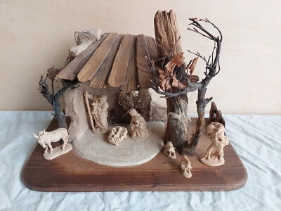 Oberammergau  Holzschnitzerei  Konvolut alte Krippenfiguren  mit Stall - Bild 1 von 4