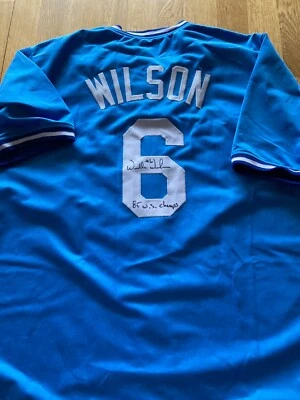 Camiseta firmada por Willie Wilson de los Reales de Kansas City con certificado de autenticidad Foto 1 de 3