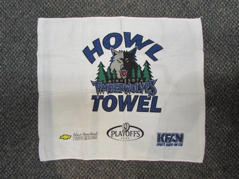 2004 Minnesota Timberwolves Howl Towel - Used - 16" x 14" Cover