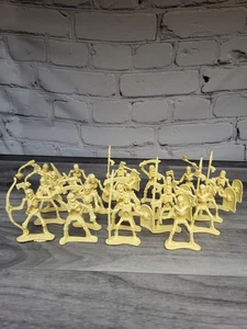 "Lote de 20 figuras de plástico de mini soldados del ejército de 2"" Skeleton Warriors" - Imagen 1 de 6