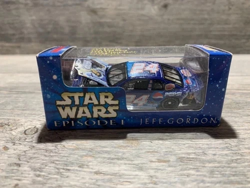 Гоночный автомобиль NASCAR Star Wars Pepsi Racing Jeff Gordon No24 ограниченный выпуск 1:64  - Изображение 1 из 1