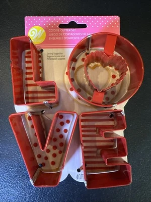 Wilton LOVE 4 PIEZAS. Juego de Cortador de Galletas de Metal Día de San Valentín Boda Compromiso NUEVO Foto 1 de 2