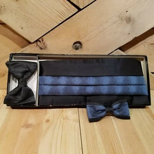 Juego de 2 pajaritas de seda Cummerbund negro azul marino con caja 1 negro 1 azul - Swanky Barn - Imagen 1 de 12