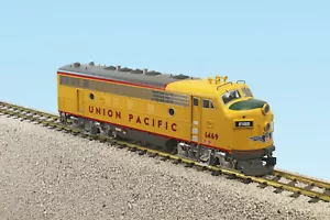 USA Trains G Scale R22381 UNION PACIFIC F7 A UNIT YELLOW/GRAY Diesel Locomotive - Picture 1 of 1
