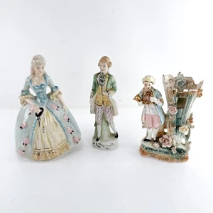 3 Vintage viktorianische Porzellan Figuren Dame im großen Kleid männlich mit Hornvase Konvolut - Bild 1 von 14