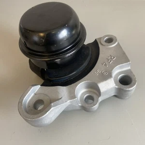 Front Left Engine Motor Mount For Nissan Rogue Select 2.5L FWD 2008 2009-2015 - Picture 1 of 4