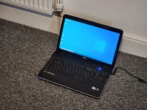 Fujitsu Lifebook AH531 - Pentium - 4GB RAM - 128GB SSD - Kostenloser Versand - Bild 1 von 7