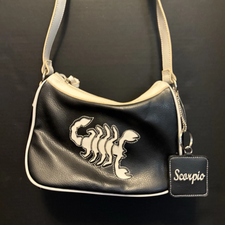 Y2K Escorpio Cartera Bolso de Mano Escorpión Horóscopo Zodíaco Años 2000 Negro Blanco De Colección *LEER* Foto 1 de 4