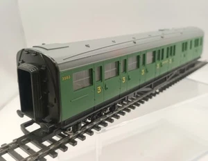 Hornby Brake Third Coach 3563 green - Picture 1 of 8