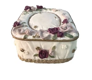 Dezine trinket box, vintage trinket box, hand painted ceramic trinket box - Picture 1 of 6