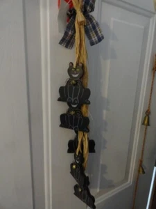 New 20" Hanging Wood Black Cat Decoration - Picture 1 of 4