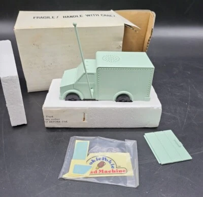 HOKIE POKIE SOUND MACHINE - CAMION PER RIPRODUZIONE DISCHI - FURGONE CONSEGNA A BATTERIA - Immagine 1 di 4