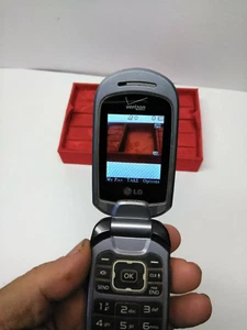 BEL TELEFONO CELLULARE LG Revere VN150 nero e grigio Verizon flip - NO SERVIZIO - Foto 1 di 11