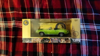 Franklin Mint 1970 Plymouth Hemi Cuda Convertible 1:24 Diecast Car Lime Green - Image 1 of 4