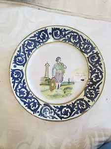 Piatto vintage in ceramica francese Quimper 9,5" - Uomo in piedi accanto a un faro - Foto 1 di 7