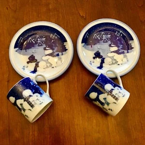 2 Flow Blue Ice Skating Snowmen Mugs & Plates Christmas Winter - Picture 1 of 7
