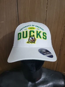 Sombrero con logotipo ajustable de los patos de Oregón blanco en la parte superior del mundo - Imagen 1 de 9