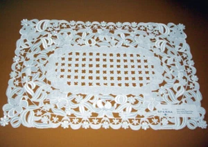 Sferra Pique Lilies White Placemats 2 PC. Embroidered Floral Cut Work 14x20" New - Picture 1 of 5