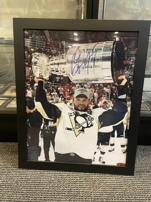 PATRIC HORNQVIST STANLEY CUP PITTSBURGH PENGUINS SIGNED 16X20 PHOTO FRAMED 18X22 - Image 1 of 3