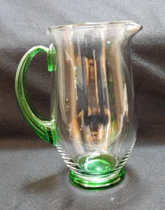 Firmato Tiffany & Co. Brocca in cristallo con manico e base verde contiene 40 OZ - Foto 1 di 8