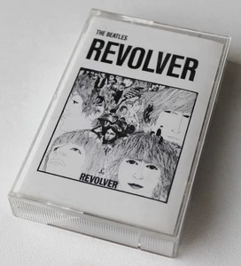 THE BEATLES - REVOLVER (PARLOPHONE TCPCS7009) LATE 80s UK CASSETTE TAPE REISSUE - Picture 1 of 5