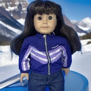 Pleasant Company American Girl Samantha Spielpuppe mit Jeans & lila Jacke - Bild 1 von 24