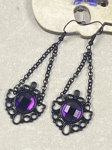 Par de aretes colgantes de cadena de abanico negro gema púrpura colgante declaración victoriana - Imagen 1 de 6