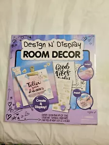 KIT ATTIVITÀ ARREDAMENTO SALA DESIGN N' ESPOSITORE - ETÀ 6+ NUOVO - Foto 1 di 2
