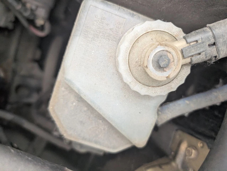 Brake Master Cylinder Fits 88 BMW 325e 946960 - Image 1 of 4