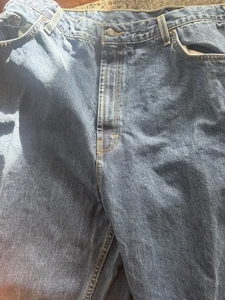 Kirkland Signature Hombre Vaqueros, Corte 410, 44x30, Pierna Recta, Lavado Medio Azul - Imagen 1 de 3