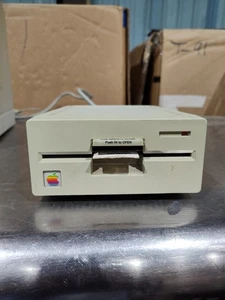 Apple 5.25 Drive A9M0107 Floppy Disk Drive Untested - Afbeelding 1 van 4