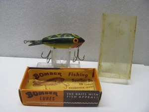 Neu in Box Holz Bomber 311 in Frosch; kommt mit Katalog; Kunststoffhülle braucht Cle - Bild 1 von 3