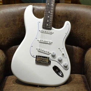 Fender LTD ST BLANC 3,45 kg - Imagen 1 de 11