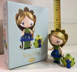 Paloma & Bogo Figura Giocattolo in Vinile, Tinyly by Djeco, Made in France Giocattolo - Foto 1 di 8