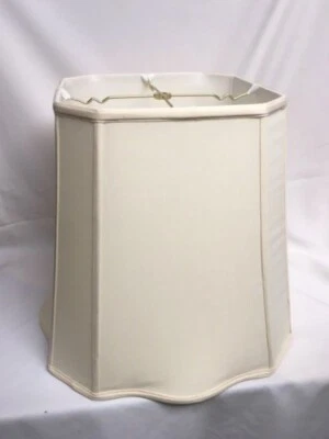 Pantalla de lámpara Royal Designs Inc esquina corte cuadrado campana de 15” de alto, cáscara de huevo como nueva Foto 1 de 4