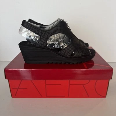 Sandalias Aerosoles Lona Bog Tacón de Cuña Negro Serpiente Neutro Informal Mujer 8 Anchas Foto 1 de 4