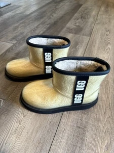 UGG Classic Clear Mini Sherpa Stiefeletten Mädchen Größe 2 Maße siehe Beschreibung - Bild 1 von 8