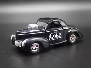 1941 41 Willys Coupé Gasser Coca-Cola Coca Cola Nhra 1:64 Scala Modellino Auto - Foto 1 di 7