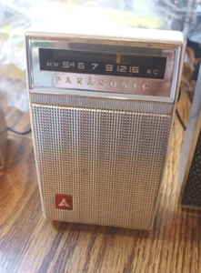 VINTAGE T-53 PANASONIC 6-TRANSISTOR RADIO WITH STAND, TESTED, WORKING & SPEAKERS - Picture 1 of 14