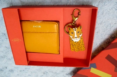 Fossil Cheetah Cat 2823747 Gift Set Wallet & Key Fob Chain NIB - Image 1 of 4