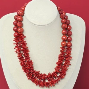 Collar ligero RJ Graziano rojo imitación coral cuentas capas - Imagen 1 de 4