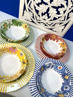 8 Piece Melamine Floral Dinnerware Set 4 Plates & 4 Bowls NEW - Image 1 of 3